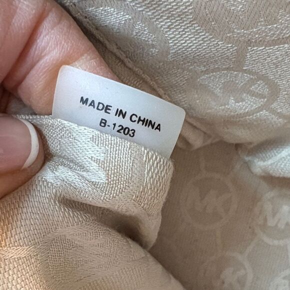 Michael Kors Purse Handbag Marina Large Canvas Tote - HTF Pocketbook - Picture 15 of 15